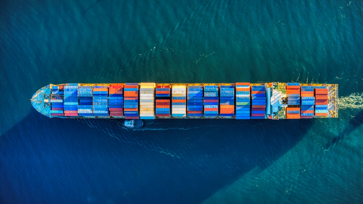 Smart Contracts and Blockchain for Supply Chain Risk Management