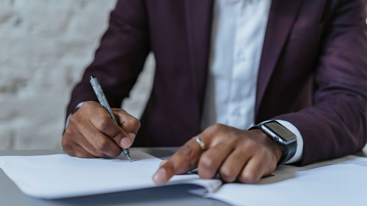 When to Hire In-House Versus Contract
