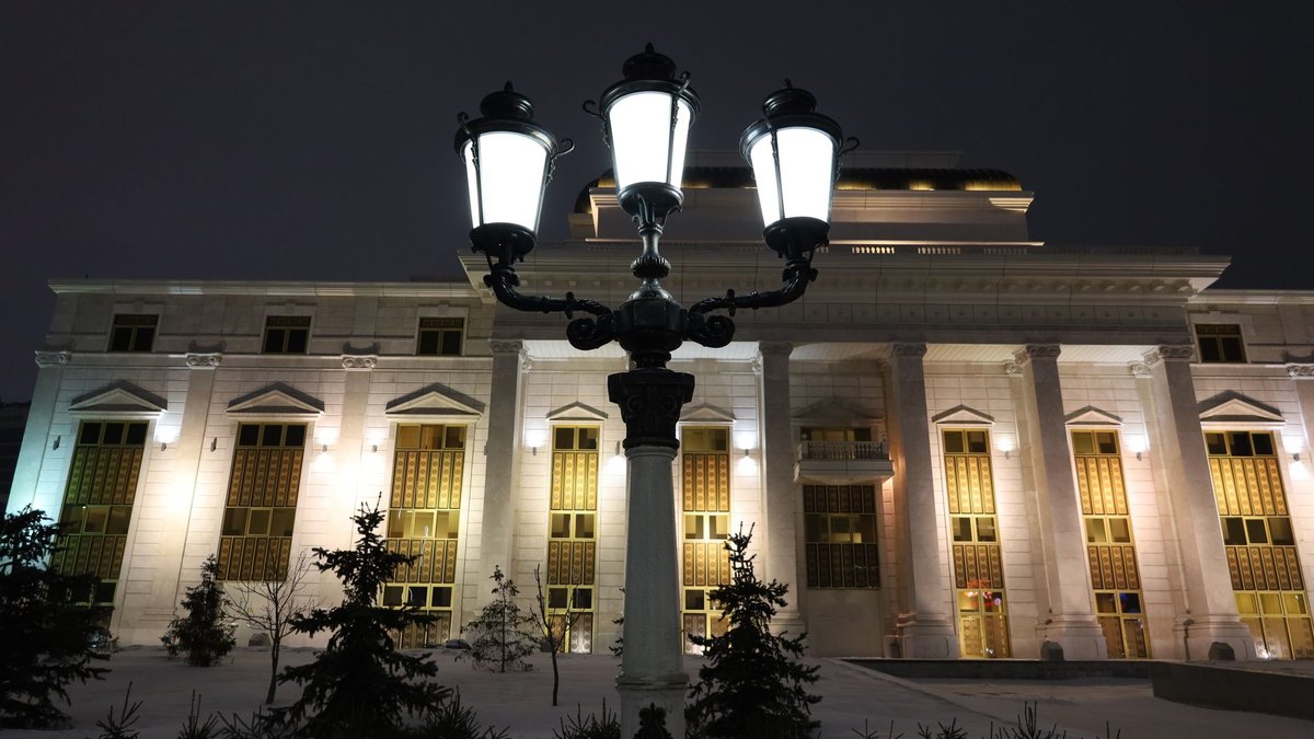 Selling financial data and analytics to federal agencies